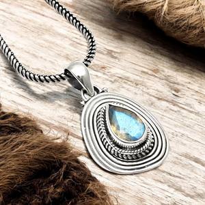 Pendentif de mode en pierres précieuses de labradorite Offre Spéciale fabriqué à partir de bijoux de bohème en argent sterling massif 925 à un prix raisonnable - Product Image 1