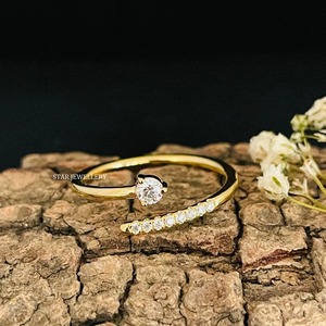 Bague enroulée ouverte en or massif 14 carats avec diamant cultivé en laboratoire. - Product Image 4