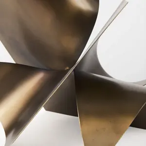 Figura de Metal de Cebra, Escultura Antigua con Acabado en Contraste Blanco y Negro, Decoración Monocromática de Tendencia, Moderna y Pulida, Zahid Exports - Product Image 4