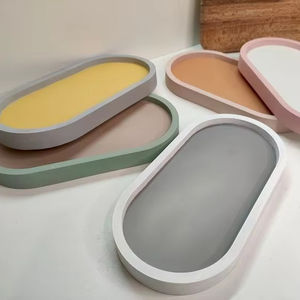 Bandeja de cerámica colorida para servir que agrega un toque de elegancia y estilo a cualquier mesa de comedor - Product Image 1