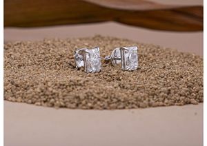 Boucles d'oreilles clous en diamant de laboratoire taille radiant de luxe en gros, certifiées IGI, plaquées or 18 carats, bijoux pour femmes pour fêtes et occasions spéciales - Product Image 4