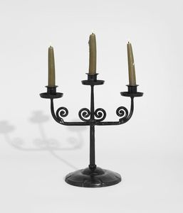 Candélabre en métal en fer forgé robuste parfait pour les soirées en plein air ou l'installation de lumière de dîner de jardin romantique - Product Image 6