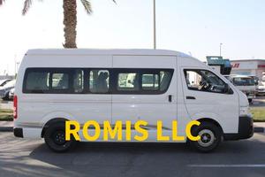 Toyota Hiace Turbo AWD Diesel 2022, Furgone con Sedili in Pelle Scura, Usato per Trasporto Passeggeri - Product Image 2