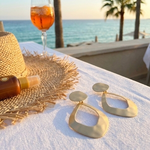 Orecchini Pendenti Moderni in Oro Opaco, Design Geometrico Irregolare, Gioielli Astratti alla Moda per Uso Quotidiano - Product Image 2