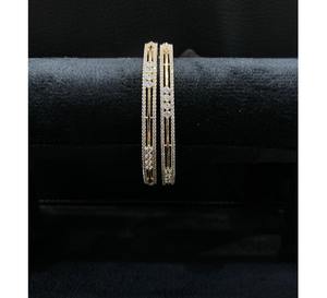 Pulseras de Dos Piezas de Latón Chapado en Oro de Primera Calidad con Piedras de Circonia Cúbica, Diseño Moderno y Elegante para Bodas y Fiestas - Product Image 1