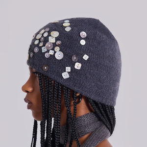 Fabricant de bonnet conception personnalisée logo léger doux à coudre à la main bouton Bonnet en tricot chapeau d'hiver - Product Image 1