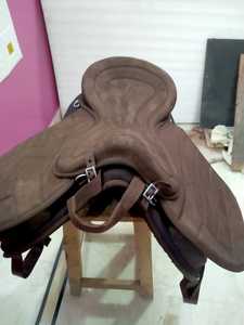 Sillín sin árboles Freemax para montar a caballo, sillín de doma de alta calidad disponible a precio mayorista, exportación desde India - Product Image 3