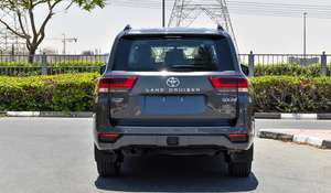 Voiture d'occasion GCC 2023, berline essence, conduite à gauche, 4.5L, automatique, sièges en cuir, intérieur foncé, régulateur de vitesse adaptatif, toit panoramique - Product Image 4