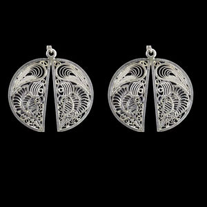 Pendientes de tuerca de moda tradicional de plata oxidada de alto grado elegante estilo loro para mujeres al por mayor de India - Product Image 1