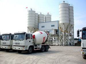 Planta dosificadora de asfalto HZS240A Mezclador de planta dosificadora de hormigón móvil Capacidad 6000L con diseño general modular - Product Image 1