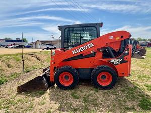 Minicargadora Kubota SSV65 2015: cargadora compacta fiable con diseño de elevación vertical - Product Image 6