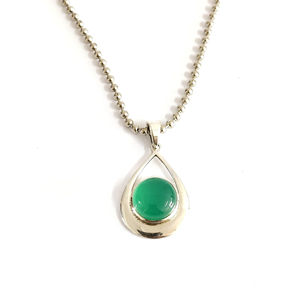 จี้หินออนิกซ์สีเขียวทำมือประดับมุกทองคำ น้ำหนัก 6.2 กรัม ทรงพีระมิด ลวดลายตัวเลข ประดับด้วยอเมทิสต์ - Product Image 1