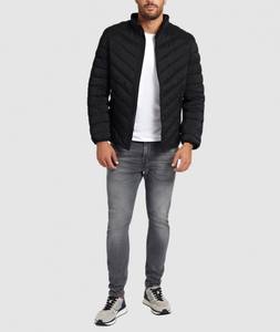 Chaquetas acolchadas personalizadas para hombre, cuello alto con estilo de calidad superior con capucha para el invierno - Product Image 3