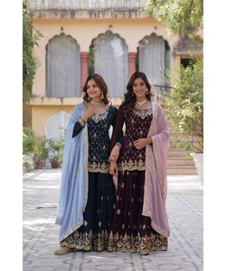 Elegante Salwar Kameez pakistaní de terciopelo rojo para mujer estilo tenedor Gharara con hermoso diseño Dupatta de tres piezas - Product Image 6