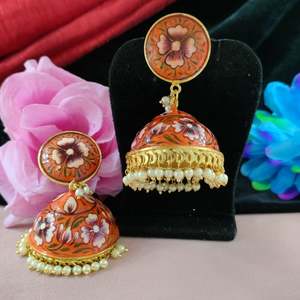 เสน่ห์ที่มีสีสัน: ต่างหู meenakari jhumkas แบบดั้งเดิมที่มีสีสันสดใสสำหรับงานแต่งงานและชุดเทศกาลสำหรับผู้หญิงและเด็กผู้หญิง - Product Image 1