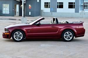 Ford Mustang GT Roush Sport Convertible 2005 Usado, 23600 Millas, Motor V8, Color Rojo Metálico, Modificaciones de Rendimiento Roush - Product Image 3
