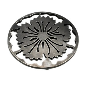 Dessous de plat floral au look simple et élégant pour casseroles et plats chauds Dessous de plat en métal Design arrondi Tendance Article de 2K25 Arrivée supérieure - Product Image 3