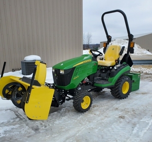 Tondeuse à gazon électrique industrielle John Deere X758 4x4 pour usage professionnel - Product Image 6