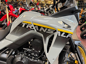 Disponibles Ahora: Motocicletas Transalp Adventures 2025 Nuevas en Stock - Product Image 4