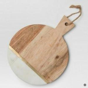 Tabla de cortar única de madera y mármol con un diseño elegante que combina con cocinas modernas y tradicionales - Product Image 6