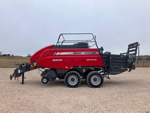 เครื่องอัดฟางกลม Massey Ferguson 2270XD มือสอง อุปกรณ์การเกษตรสำหรับอัดหญ้าสัตว์ แบบสี่แถว - Product Image 1