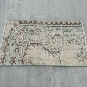 Tapis de 1,5 x 2,6 pieds, tapis turc vintage, tapis oriental en laine vert-brun - Product Image 3