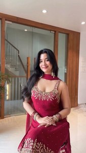 Conjunto Sharara Étnico de Diseñador de Alta Calidad para Mujer, en Falsa Georgette con Bordado, Tonos Elegantes, Perfecto para Bodas y Ocasiones Festivas - Product Image 3