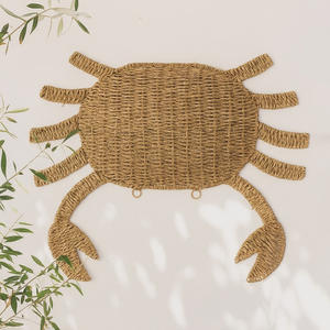 งานศิลปะแขวนผนังจากหญ้าทะเลสุดหรู ตกแต่งห้องด้วยงานถักมือรูปปู สำหรับตกแต่งผนังบ้าน - Product Image 1