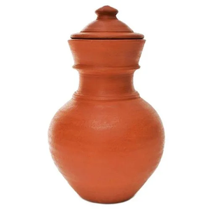 Pot en argile fait à la main traditionnel indien pour le stockage de l'eau Surahi avec couvercle en verre pour l'eau fraîche au prix d'usine en gros bon marché - Product Image 6