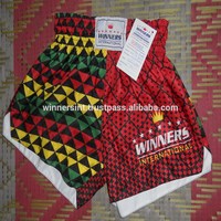 Shorts de boxe Muay Thai pour hommes personnalisables - Tissu respirant 100% polyester durable, personnalisation de la marque et service OEM