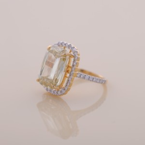 Anillo de oro amarillo, blanco y rosa de 14 quilates con diamante amarillo talla esmeralda y halo de diamantes redondos laterales, joyería fina. - Product Image 6