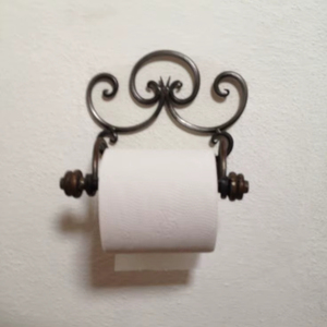 Porte-papier hygiénique mural en fer de qualité supérieure, parfait pour les maisons contemporaines, les hôtels, les appartements et les intérieurs de salle de bain élégants - Product Image 1