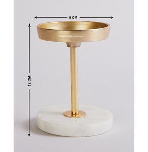 Bougeoir de pilier doré en métal de conception élégante avec la base ronde de marbre pour la décoration de table de maison et de mariage - Product Image 6