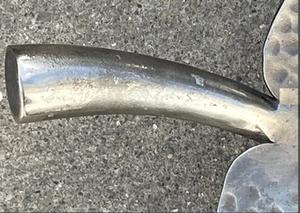 Plateau de mariage en forme de larme en acier poli argenté avec un design admirable Parfait pour les plats élégants servant des plats en métal - Product Image 6