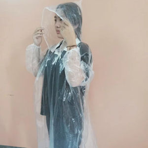 Precio de fábrica Vietnam PE impermeable desechable ligero impermeable al aire libre portátil impermeable fabricante de alta calidad - Product Image 1