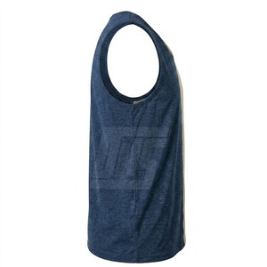 Débardeur de sport respirant pour homme, fabriqué avec un tissu athlétique léger, idéal pour la gym, la course à pied et les performances sportives - Product Image 3