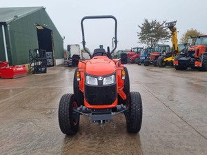 Tractor Utilitario Compacto Original Kubota L1-382 de 38 HP |   Tractor Diésel 4x4 para Agricultura - Product Image 4