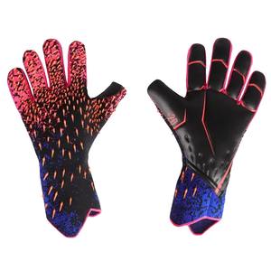Guantes de portero de fútbol profesionales hechos en fábrica totalmente personalizables bajo MOQ látex grueso con protección para los dedos - Product Image 2