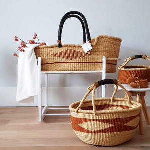 Panier en jonc de mer tressé pour bébés et poupées, design de panier de Moïse - Product Image 3