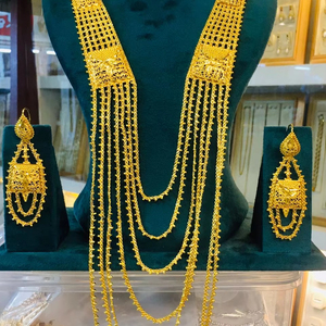 ชุดเครื่องประดับแฟชั่นดูไบชุบทอง 24K ประกอบด้วยสร้อยคอ ต่างหู กำไล หวี เข็มกลัด ทำจากทองแดงประดับเพชร ของขวัญจากบัลแกเรีย - Product Image 1
