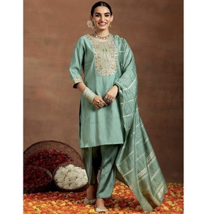 Gran oferta, conjunto de traje de mujer de seda Chanderi elegante, tela suave y brillante con bordado o estampado para bodas disponibles para la venta - Product Image 1