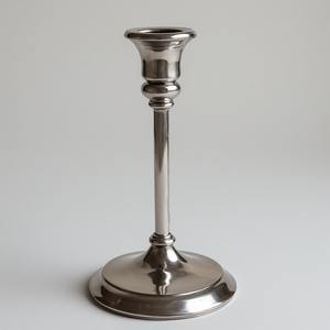 Portavelas de Navidad plateado de lujo diseñado con artesanía pulida que ofrece un ambiente festivo elegante y brillante - Product Image 3