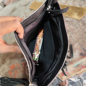 Meilleure vente sac à bandoulière en cuir véritable de style bohème occidental usiné avec des glands de fleurs directement du fabricant - Product Image 6