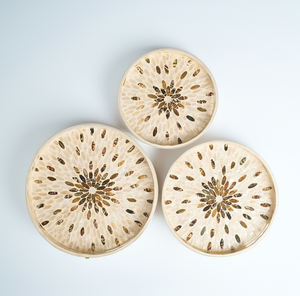 Plateau de service décoratif de luxe, fait main, durable et écologique, avec incrustation de nacre vietnamienne et motif géométrique, pour la vente en gros - Product Image 3