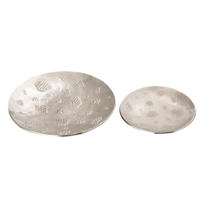 Plateau décoratif en aluminium avec un artisanat antique élégant, conçu pour servir ou embellir votre table - Product Image 4