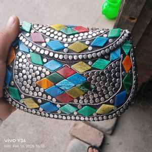 Sacs métalliques en mosaïque sur mesure avec embellissements en verre nacré et coquillages en résine pour la revente - Product Image 6