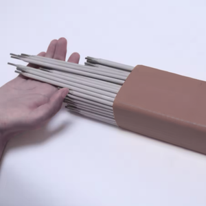 Électrode de soudage couverte à faible teneur en alliage E8018-B3 pour applications industrielles, offrant une résistance au glissement exceptionnelle pour les tuyauteries de récipients sous pression - Product Image 4