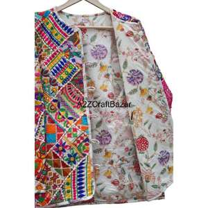 Veste en coton Kantha brodée en denim pour femmes indiennes Banjara, style bohème vintage, patchwork floral, matelassée, hiver printemps - Product Image 5