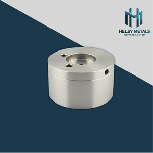 Boîtier en aluminium usiné avec précision par VMC, corps cylindrique, cavité interne, fenêtre latérale, alésage fileté, trous de montage, OEM industriel - Product Image 1