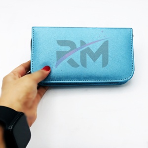 RMI Precio al por mayor Producto Color azul Bolsa magnética con cremallera Disponible en todos los colores/tamaños Bolsa grande de cuero de color plateado - Product Image 1